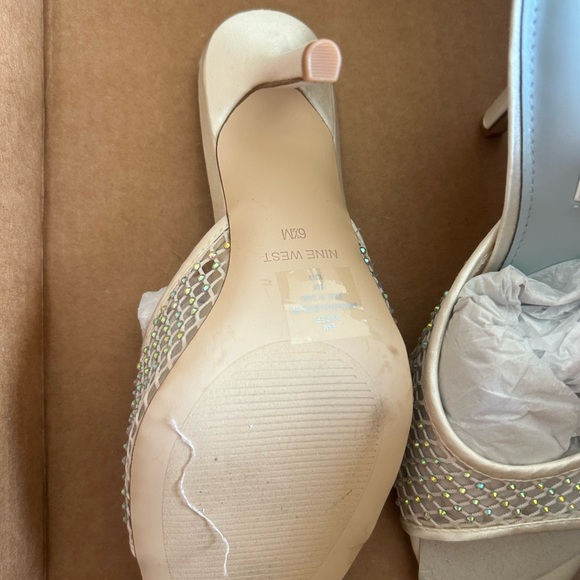 Nine West size 6.5 shoe runs a little small - Picture 4 of 7